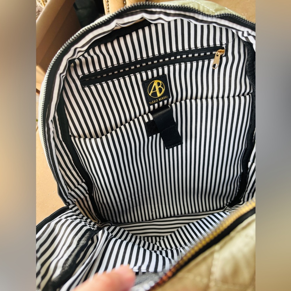 Medium Size Backpack (Alexis Bendel) - Picture 4 of 4